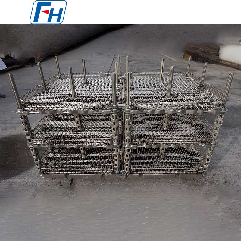 어닐링 및 템퍼링을 위한 철망 바구니 열처리 설비가 있는 강철 팔레트 | FH®